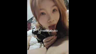 맛잇게 빨아주는 여대생  