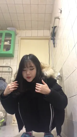 양아치 일진녀의 가래플과 발바닥쇼