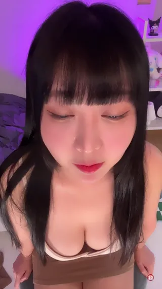 떠오르는 아헤가오 신성 흑발이