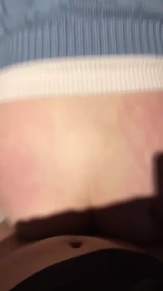 복스럽게 빨아대다가 펑퍼짐한 뒷태 자랑하면서 박히는 금발녀