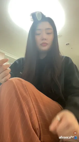 상의 탈의 하다가 젖탱이 노출(53초경)