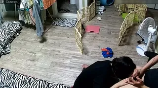 강압적으로 얼굴에다 시원하게 갈겨버리는 쾌남