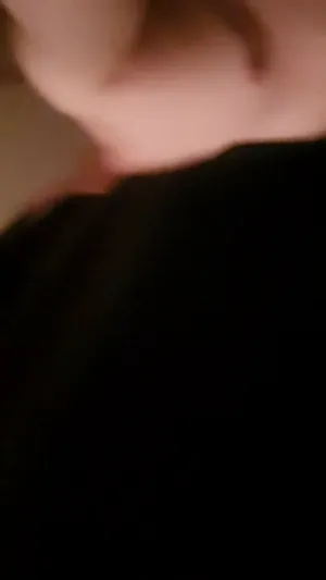 시골에서 은밀하게 싸는 여자