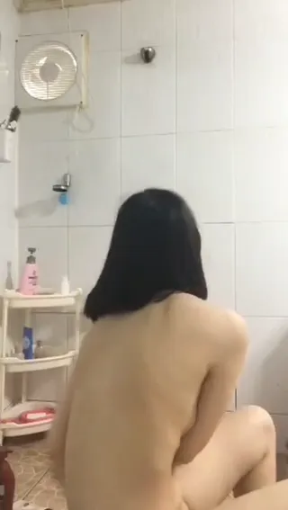 샤워하고 자위하는 자신의 일상을 공유하는 페코녀 블랙