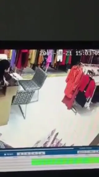 손님오면 우짤라고 가게에서 떡치는 중년커플