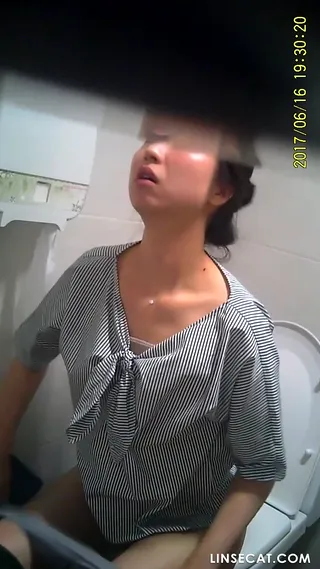 음침한 취미 화장실 엿보기