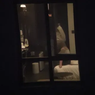 건너편 모텔 감상하기 2