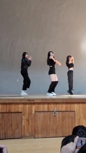 1분40~ 대학교 댄스동아리 중학교 공연 직캠 유두노출